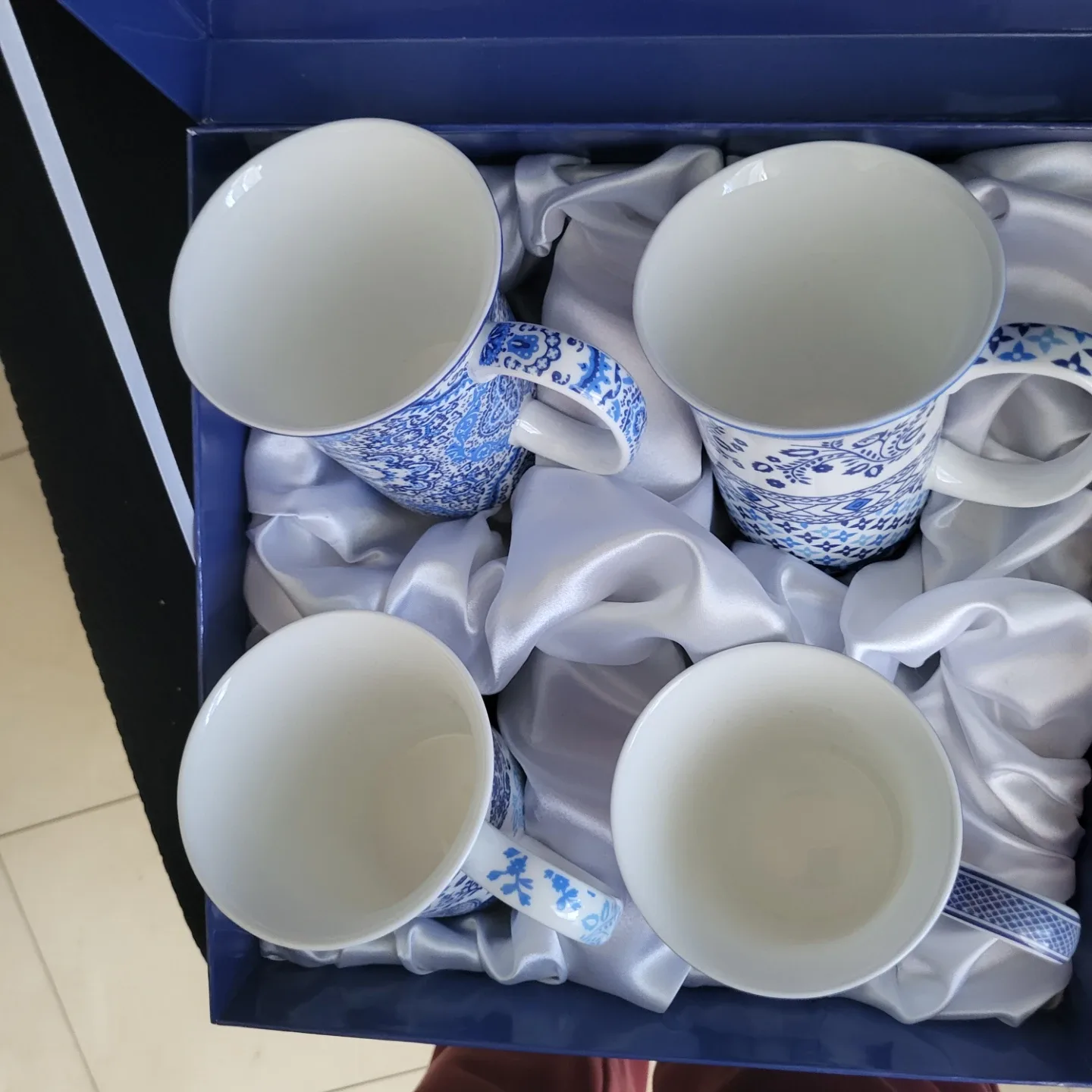 McIntosh The Blues Fine Bone China Mug Set image indicator(2)