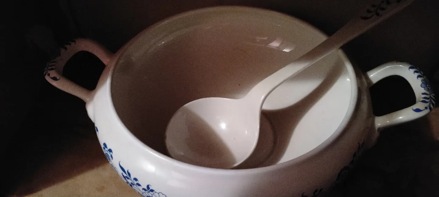 Vintage Delft Blue Soup Tureen with Ladle image indicator(2)