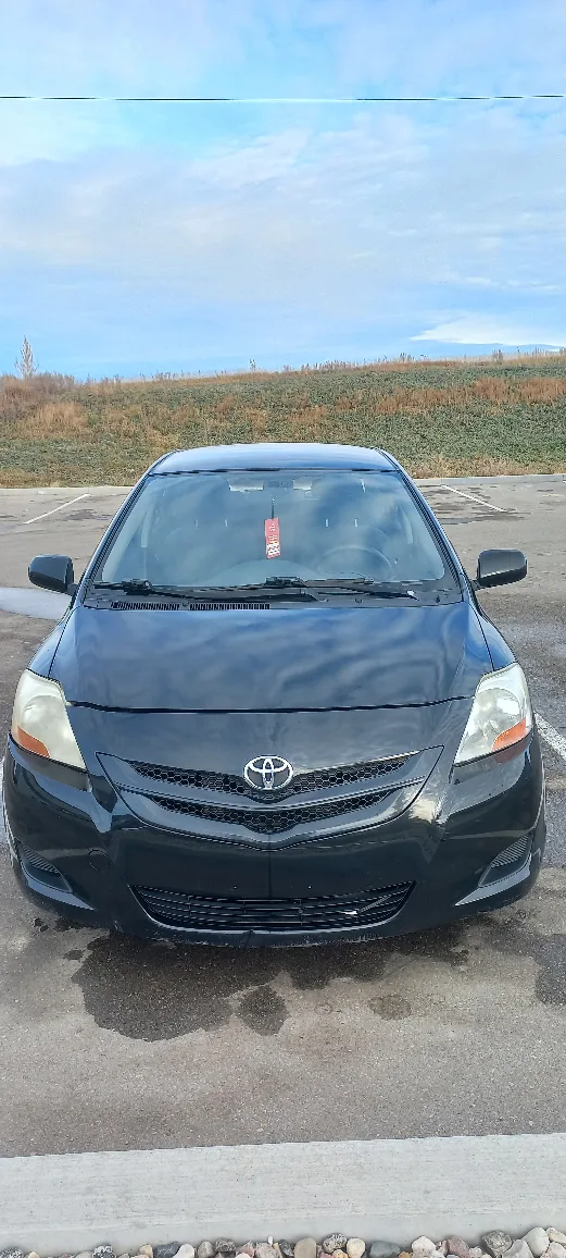 Toyota Yaris - Black Sedan