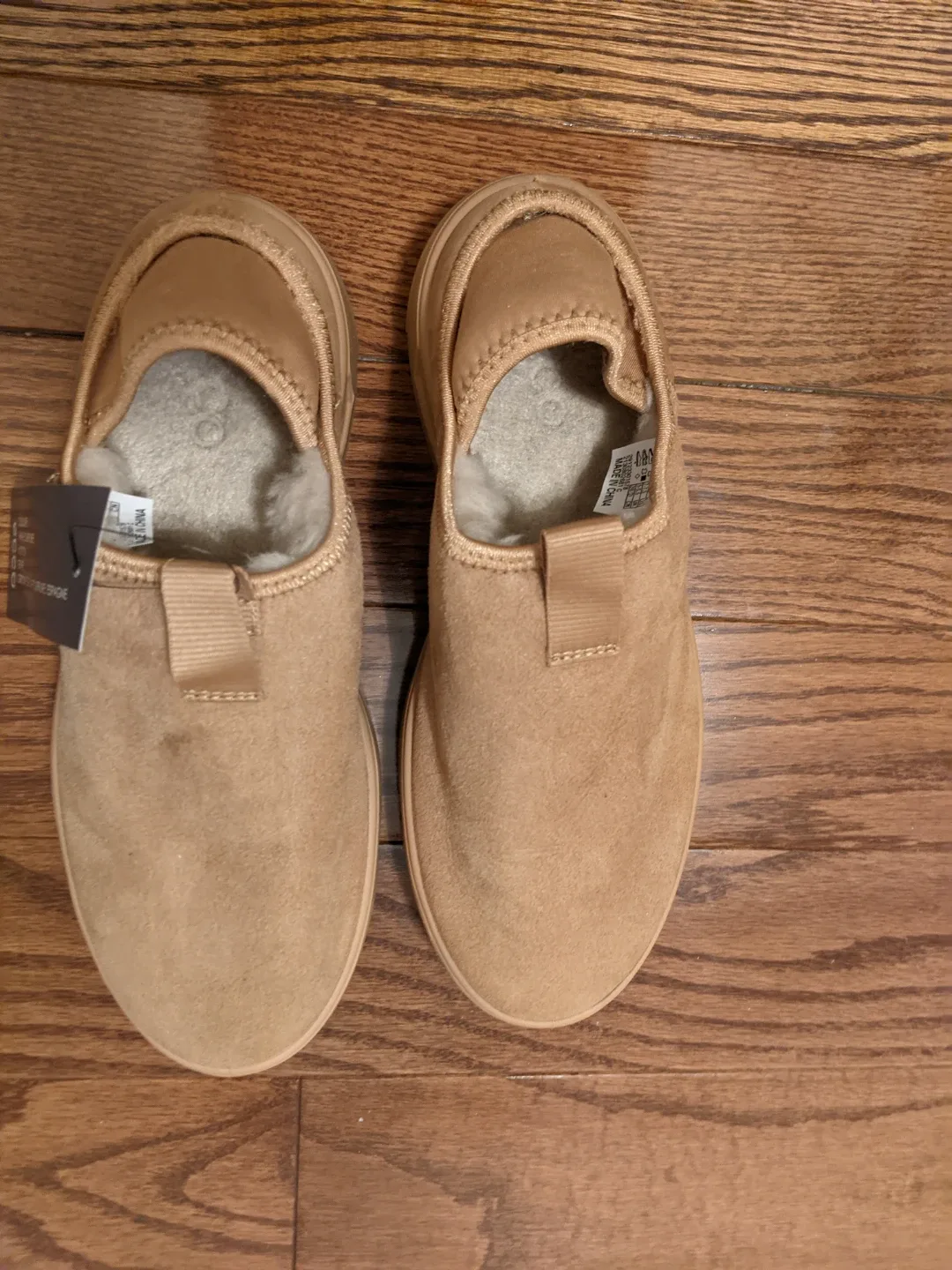 Ecco Ladies Slipper Size 7 - New with tags! image indicator(6)