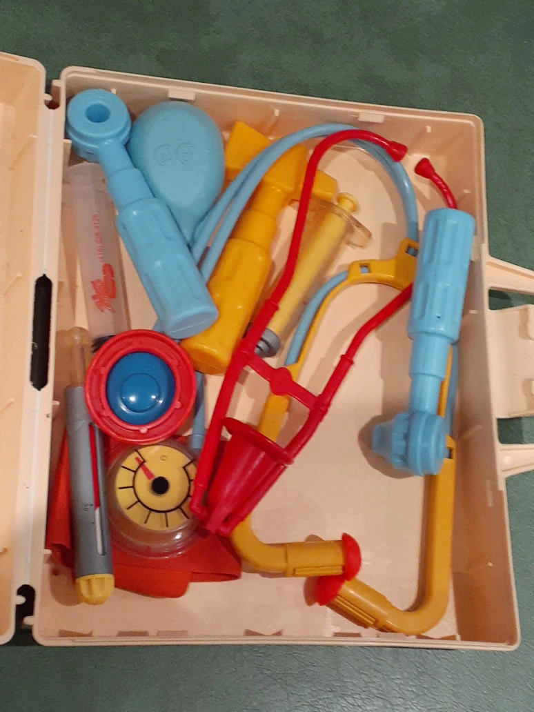1977 Fisher-Price Medical Kit Vintage - photo 2