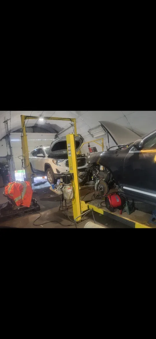 Mechanic for vehicles, Or flat tire repair mobile service