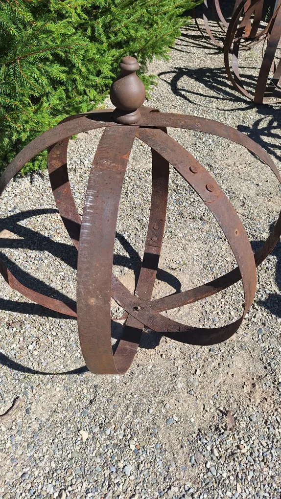 Metal Garden Sphere Decor image indicator(9)