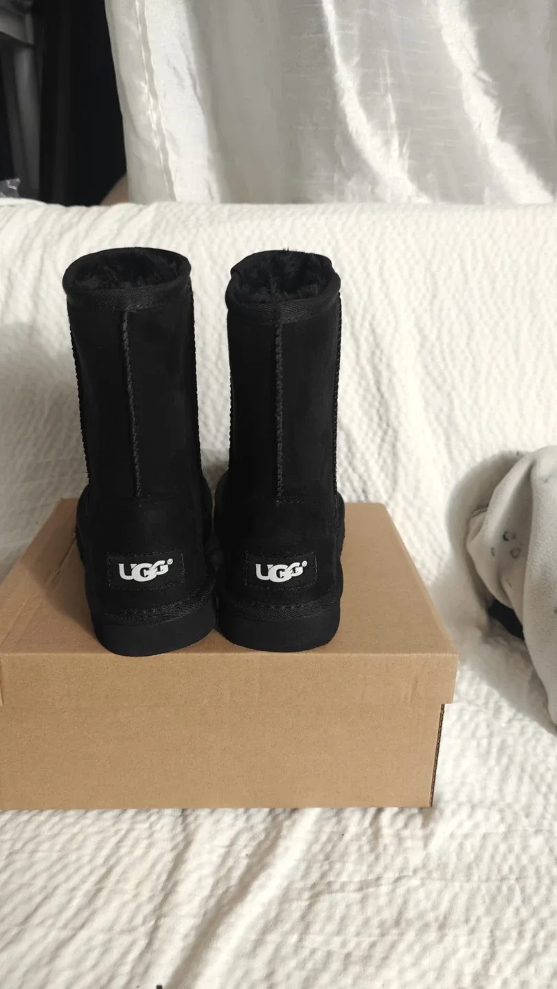 UGG Classic Mini Black Boots image indicator(2)