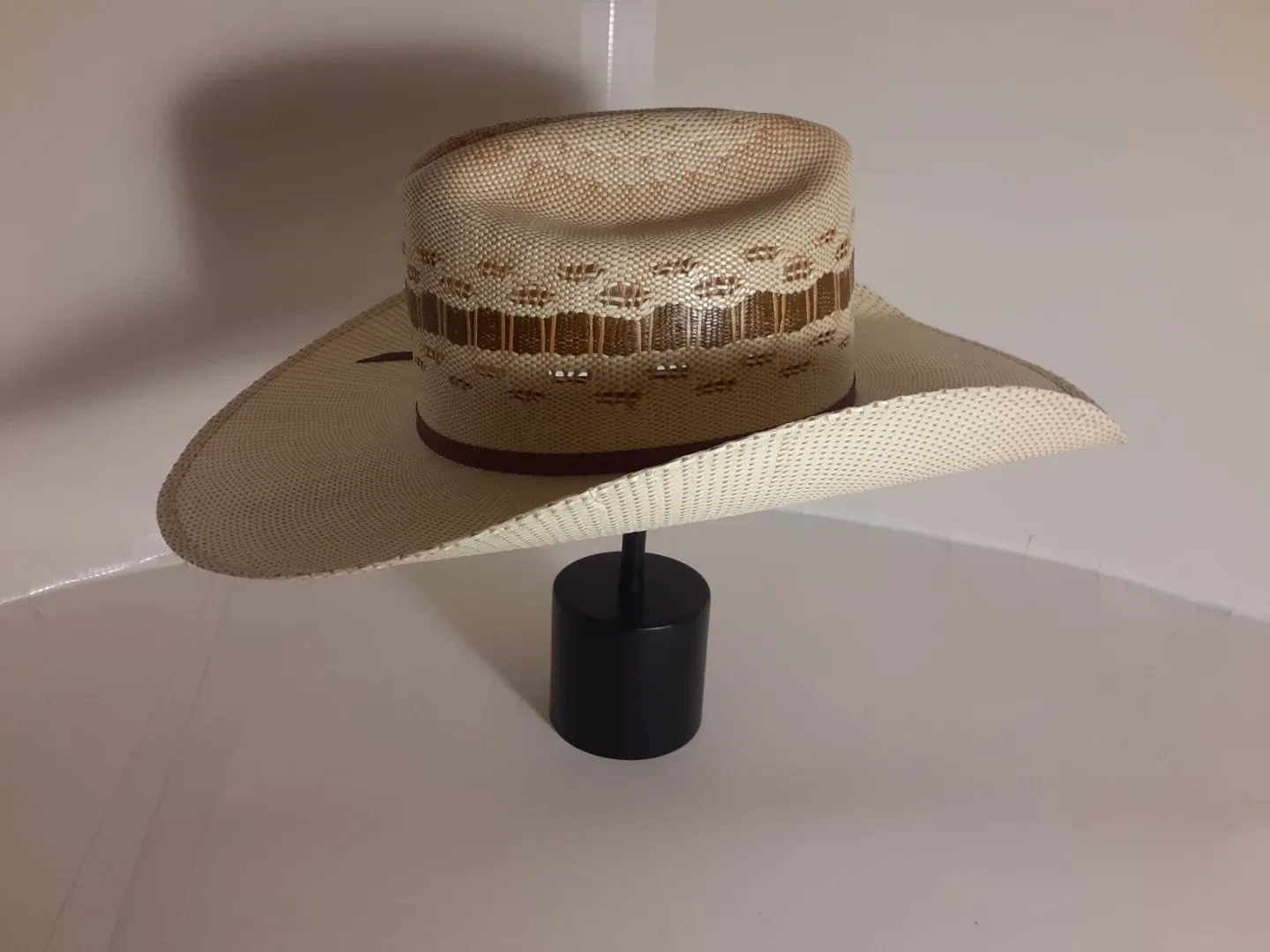 Twister Bangora Cowboy Hat | S: 7 1/8 image indicator(4)