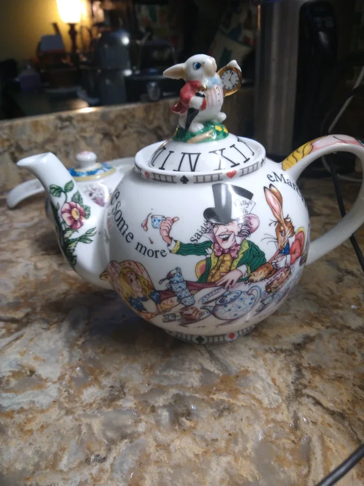 Cardew Design Alice in Wonderland Teapot image indicator(3)