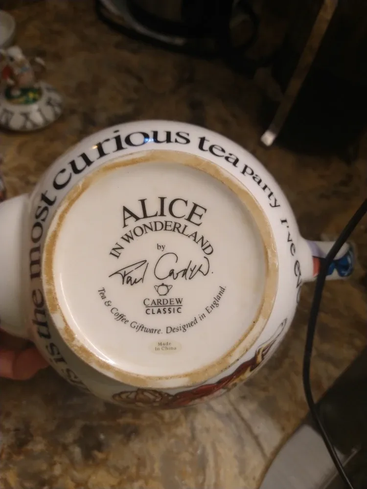Cardew Design Alice in Wonderland Teapot image indicator(5)
