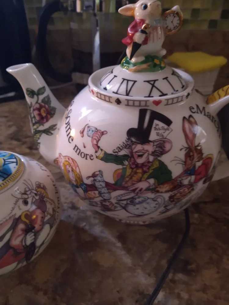 Cardew Design Alice in Wonderland Teapot image indicator(7)