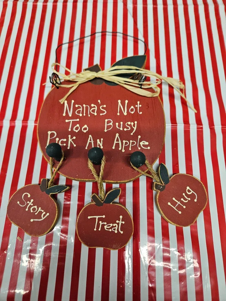 Nana's Apple Hanging Decor thumbnail