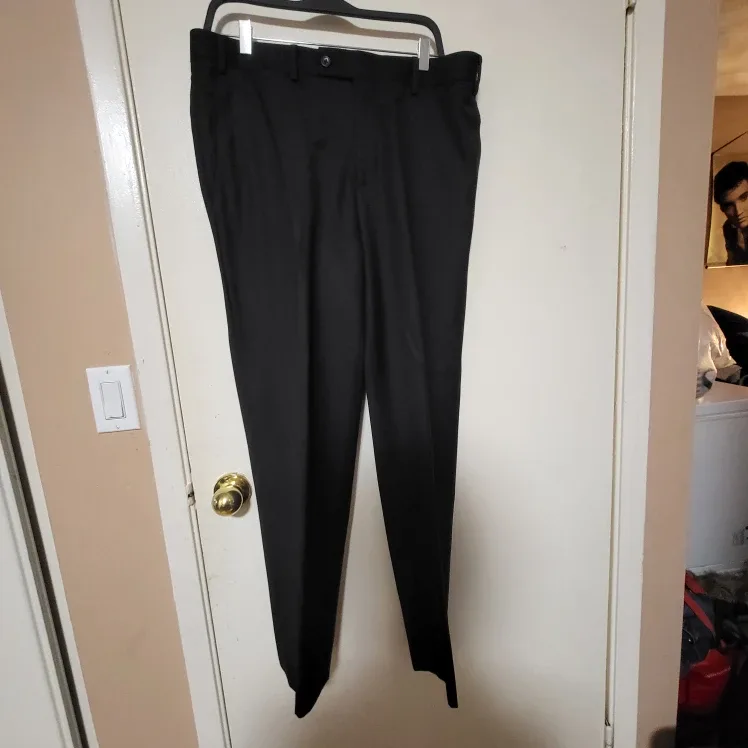 Paul Betenly Griffin Black Wool 3Pc Suit Size 42L- worn once image indicator(6)