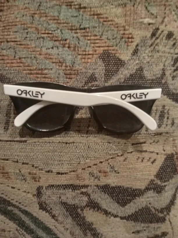 Oakley Polarized Frogskins Sunglasses - Black/White