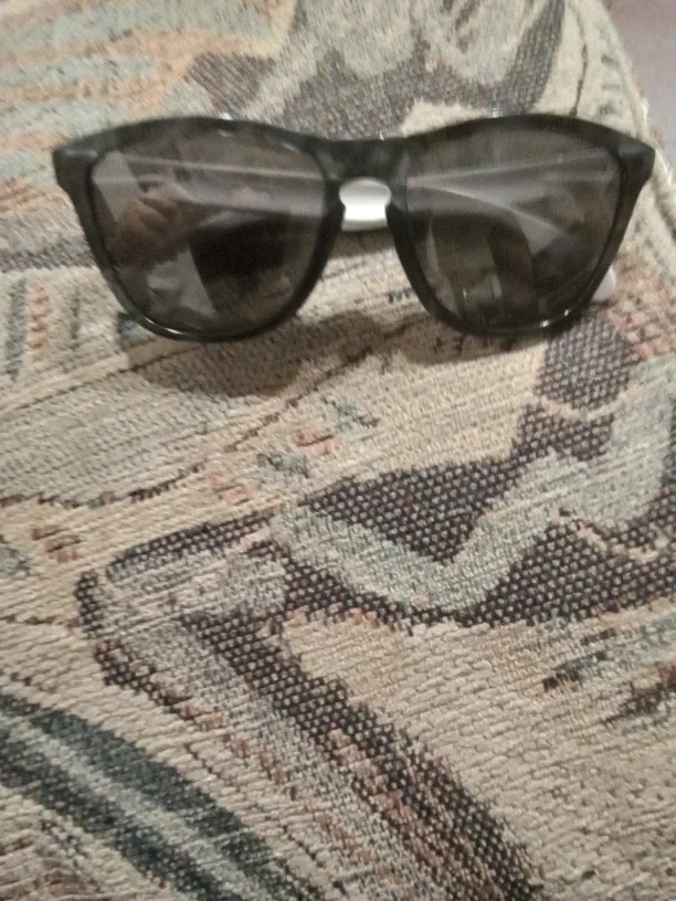 Oakley Polarized Frogskins Sunglasses - Black/White image indicator(3)