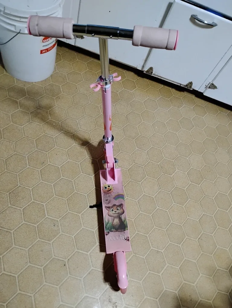 Pink Kids Scooter image indicator(2)
