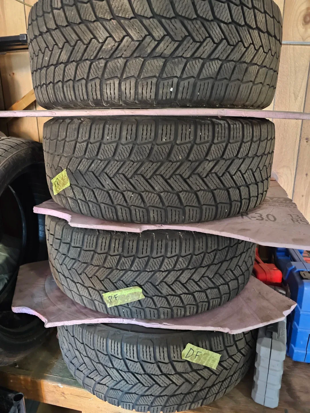 Michelin X-Ice Snow Winter Tires with black rims  225/45/17 94H image indicator(2)