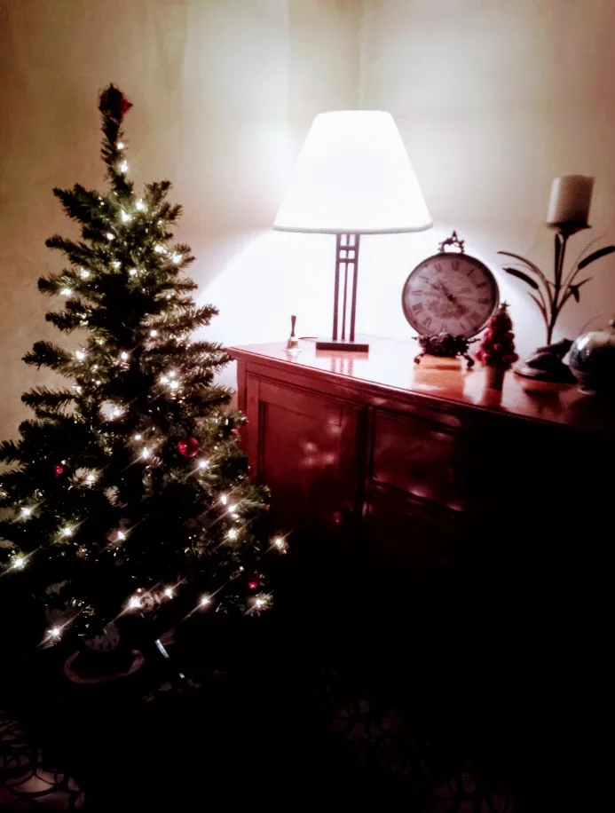 3' 🎄 Christmas tree 🎄. String of lights included. image indicator(3)