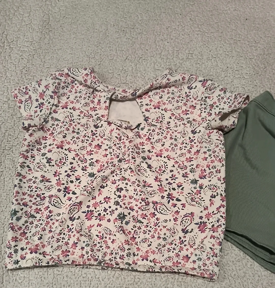 Girls' Floral Top & Green Skort Set image indicator(3)