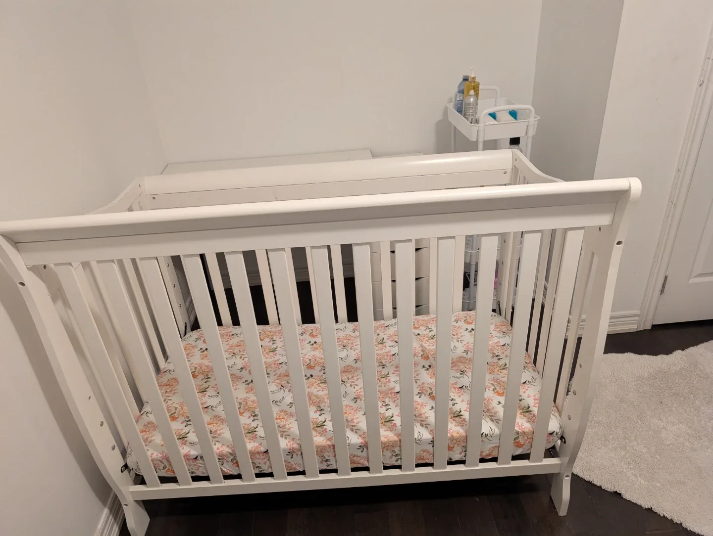 White Baby Crib image indicator(2)