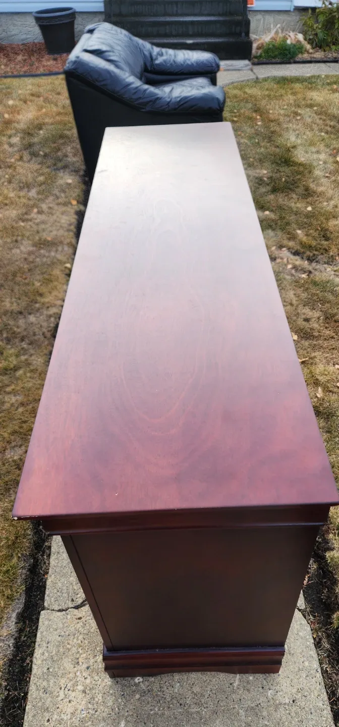 Mahogany Dresser with Mirror - 62x18x32" image indicator(6)