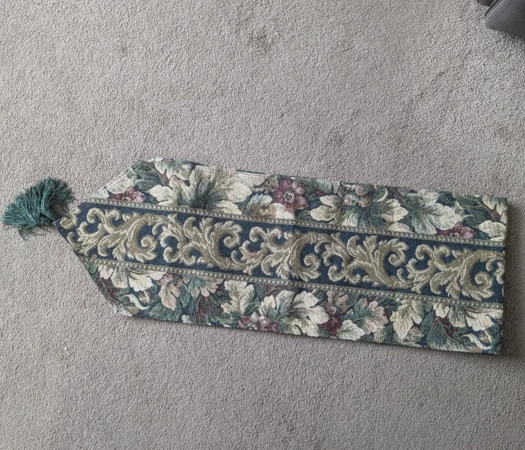 Floral Tapestry Table Runner image indicator(2)