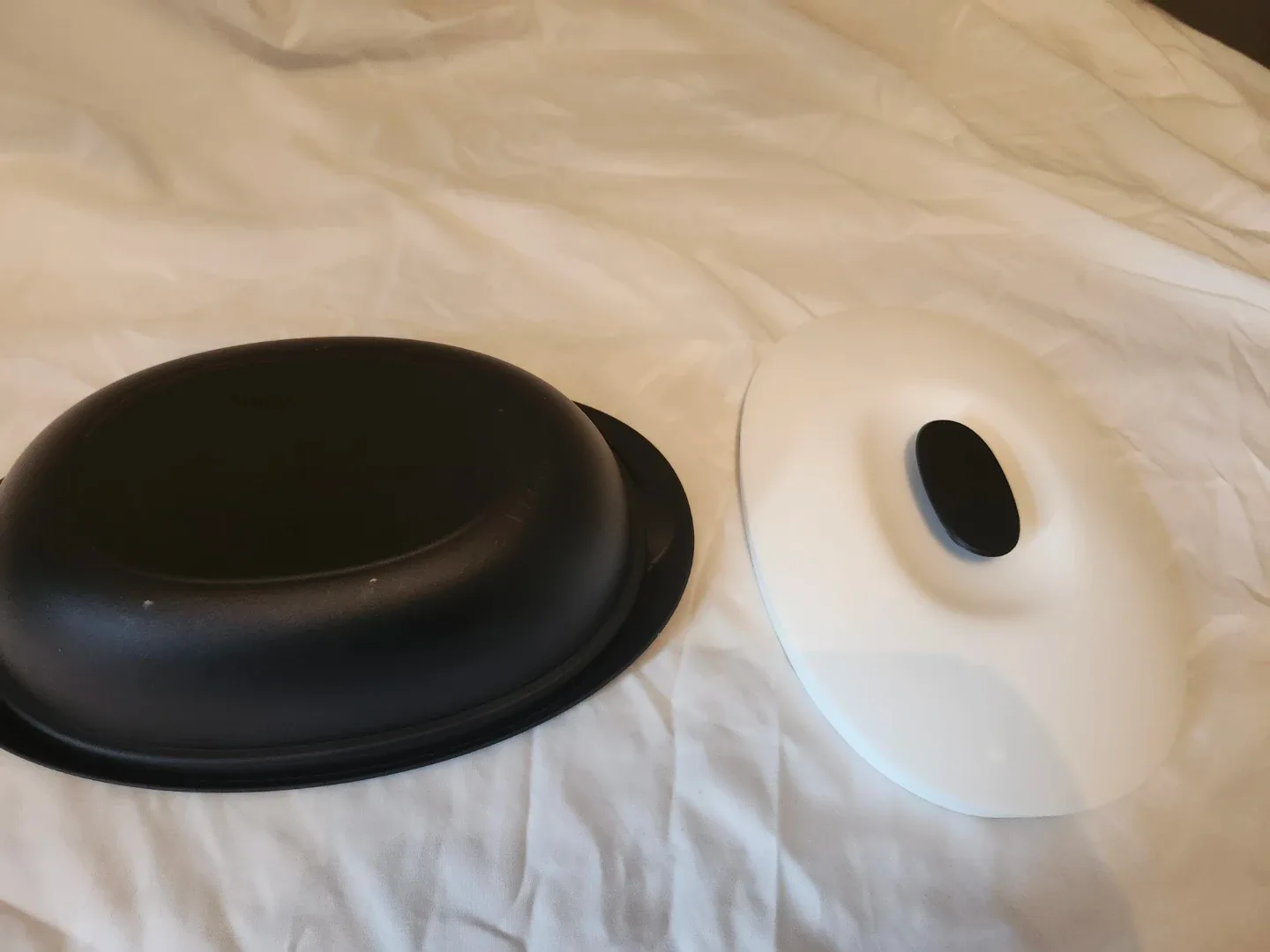 Tupperware Black & White Serving Bowl with Lid image indicator(2)