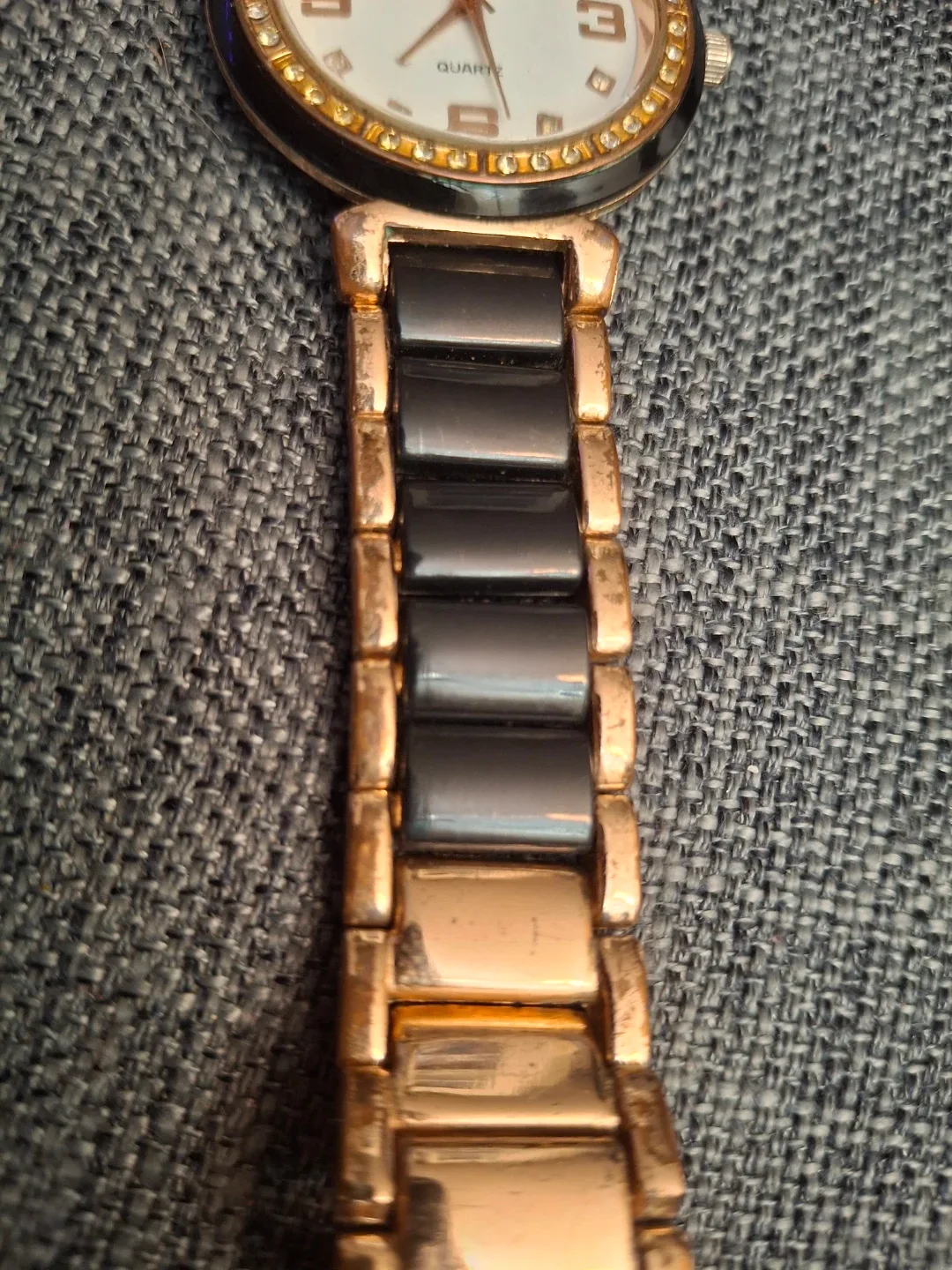 Gucci Quartz Ladies Watch - Rose Gold & Black image indicator(9)