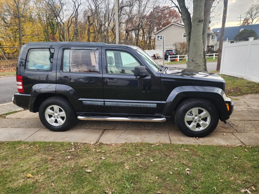 Jeep Liberty SUV - Great Condition! image indicator(8)