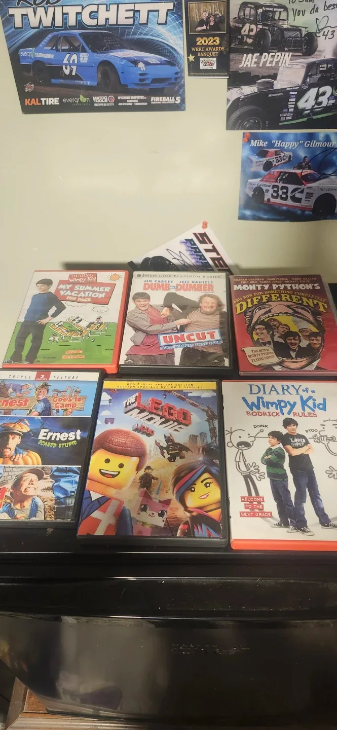 Mixed Lot of DVDs image indicator(2)
