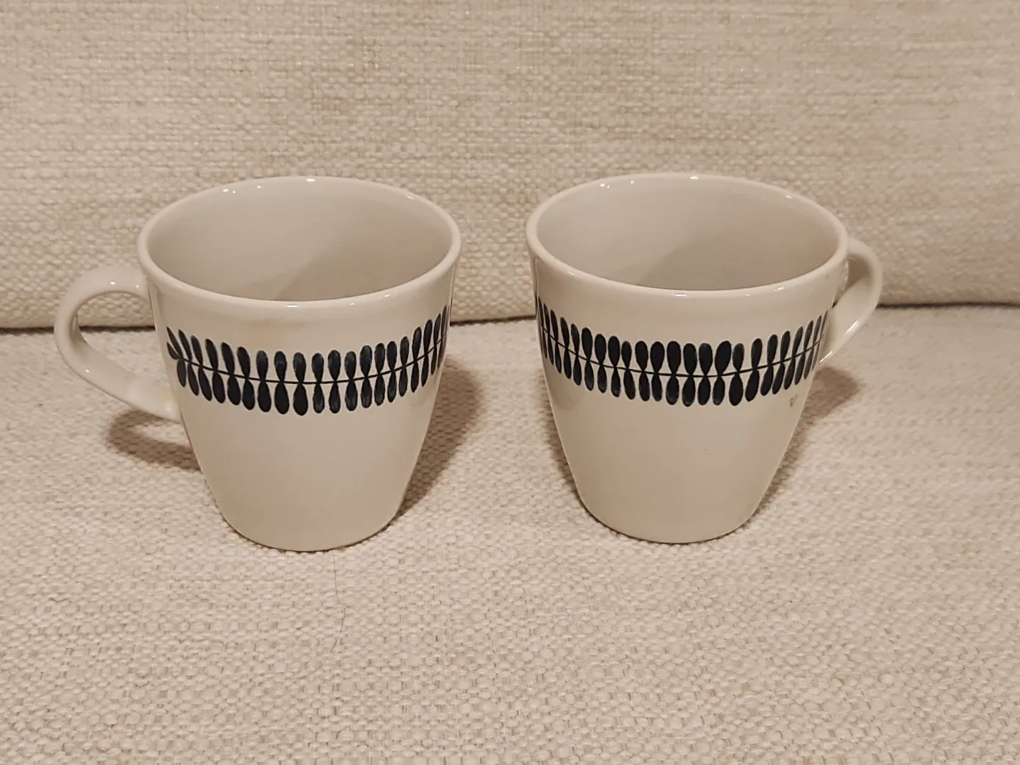 Off-white mug with blue pattern