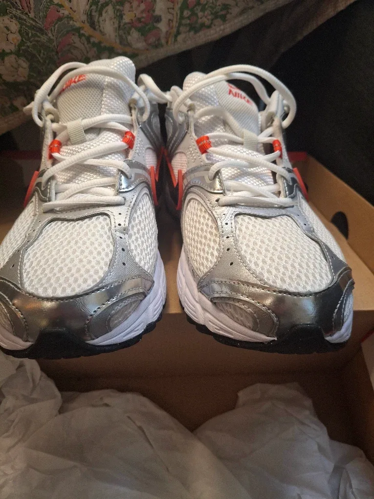 Nike Running Shoes - White/Silver image indicator(5)