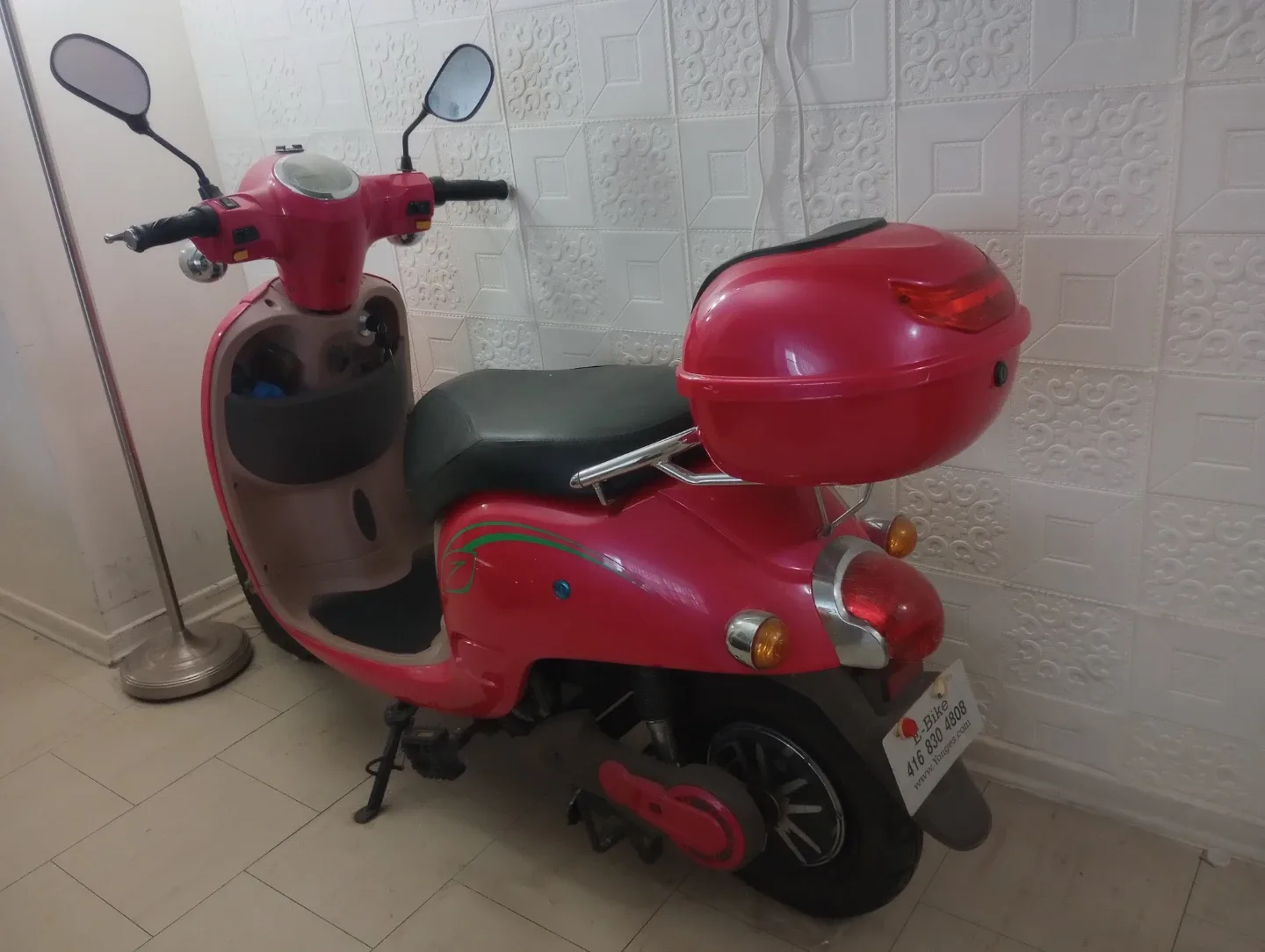 E-Bike Electric Scooter - Pink image indicator(3)