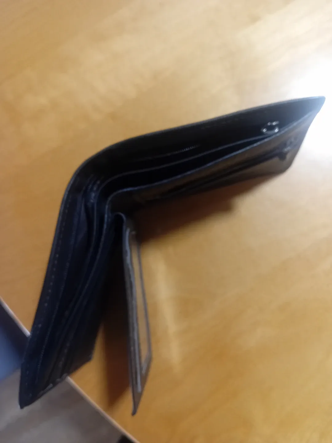 Imperial Horse Black Leather Wallet image indicator(4)