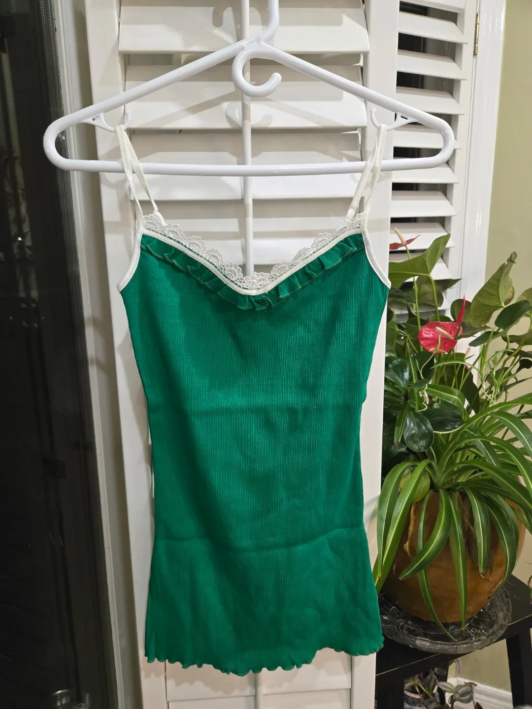 Green Ribbed Tank Top with Lace Trim image indicator(2)