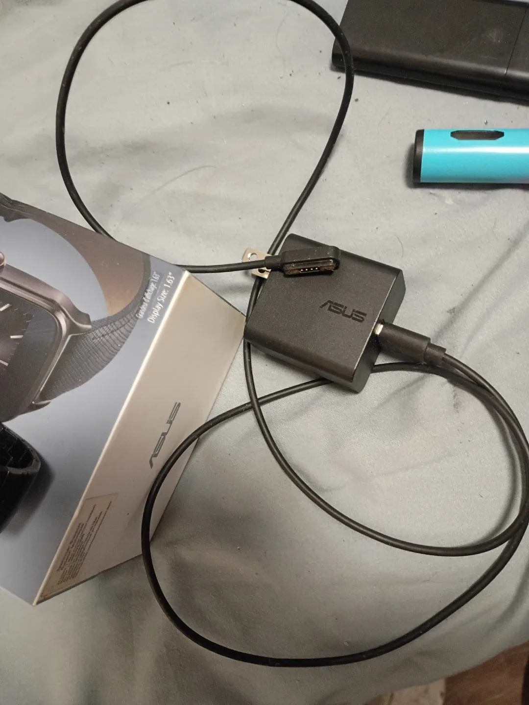 ASUS ZenWatch 2 - Box and Charger Included image indicator(2)