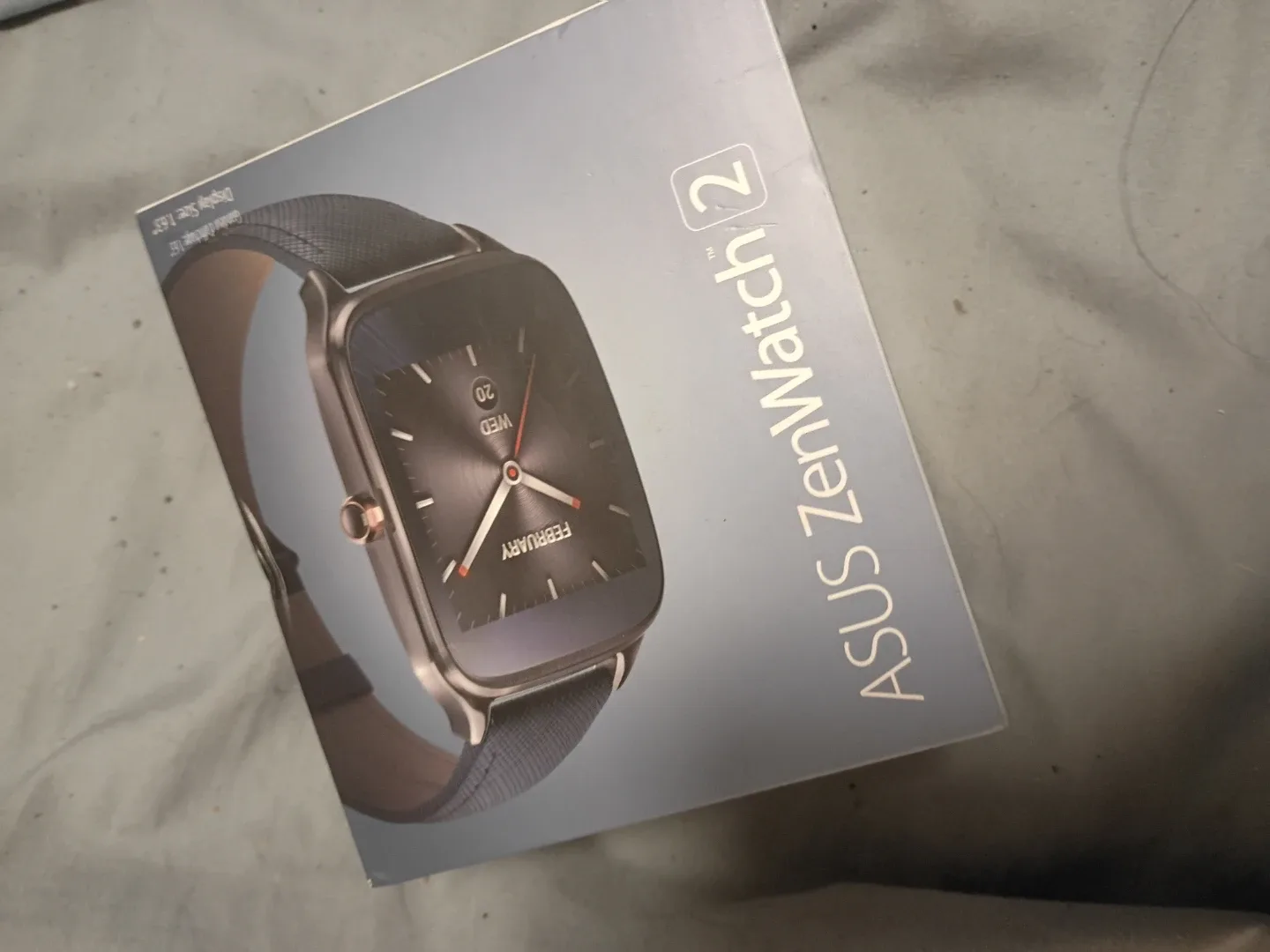 ASUS ZenWatch 2 - Box and Charger Included image indicator(4)
