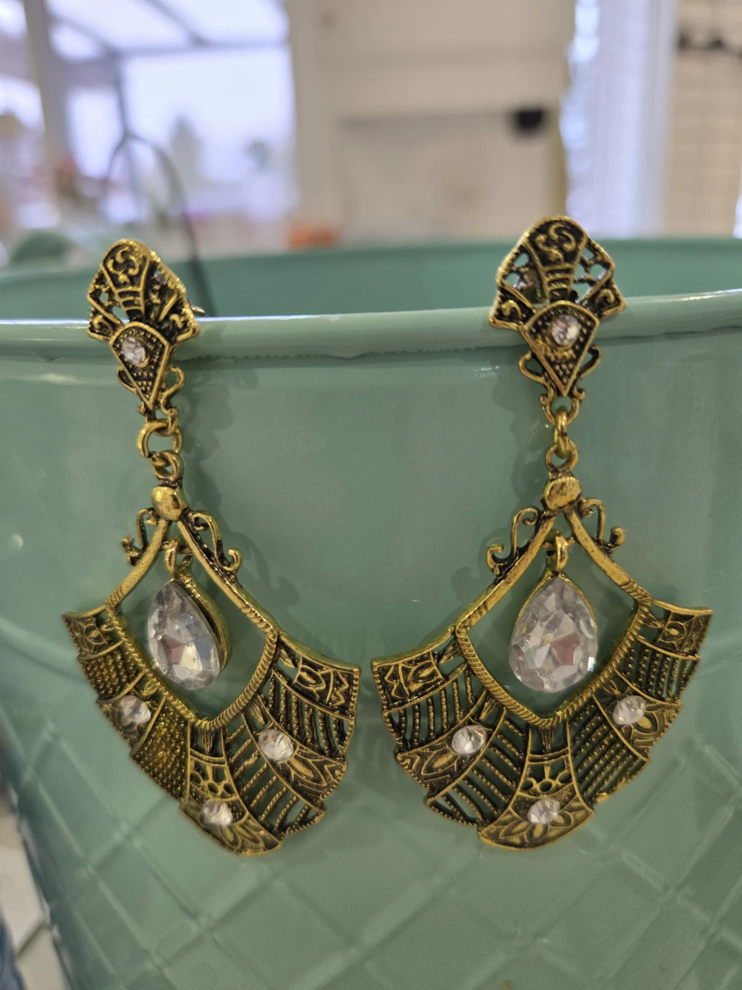 Vintage Style Gold Tone Drop Earrings - photo 2