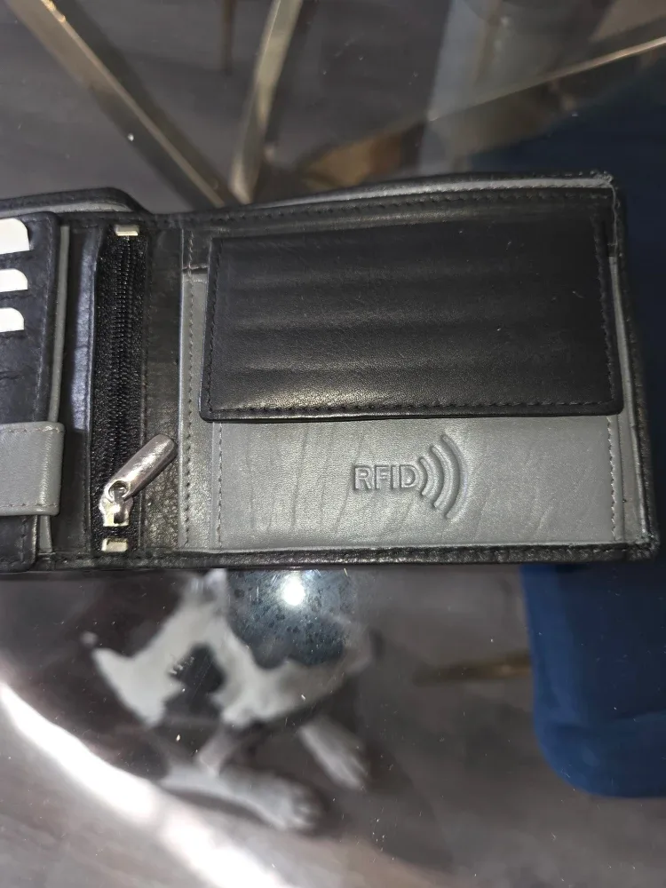 Black Leather RFID Wallet image indicator(2)