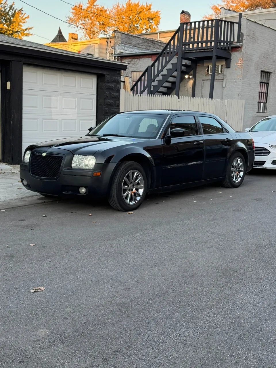 Chrysler 300 Sedan - Black image indicator(3)