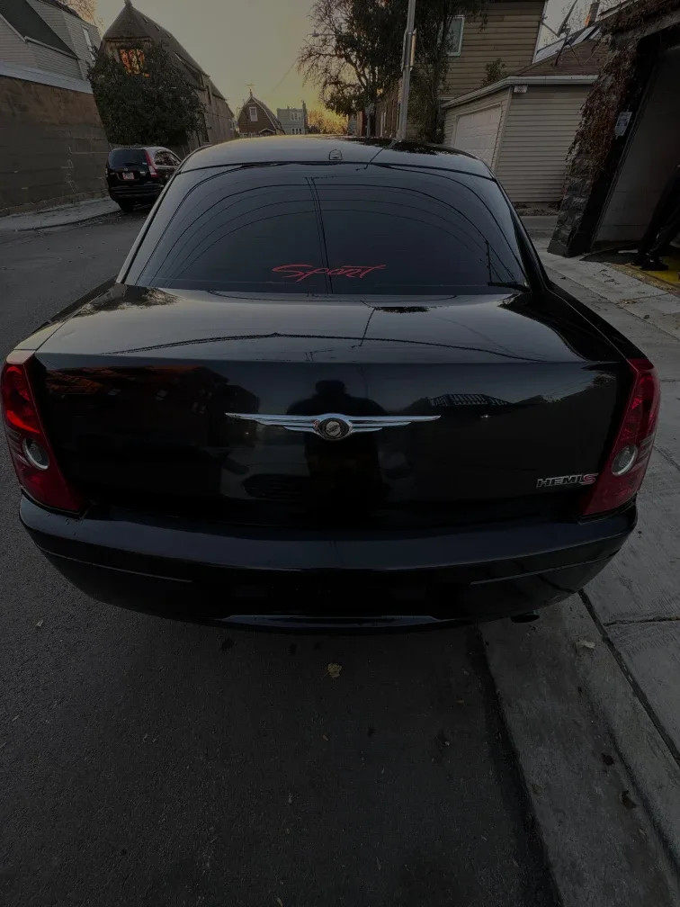 Chrysler 300 Sedan - Black image indicator(4)