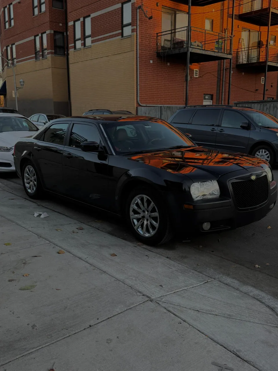 Chrysler 300 Sedan - Black image indicator(5)