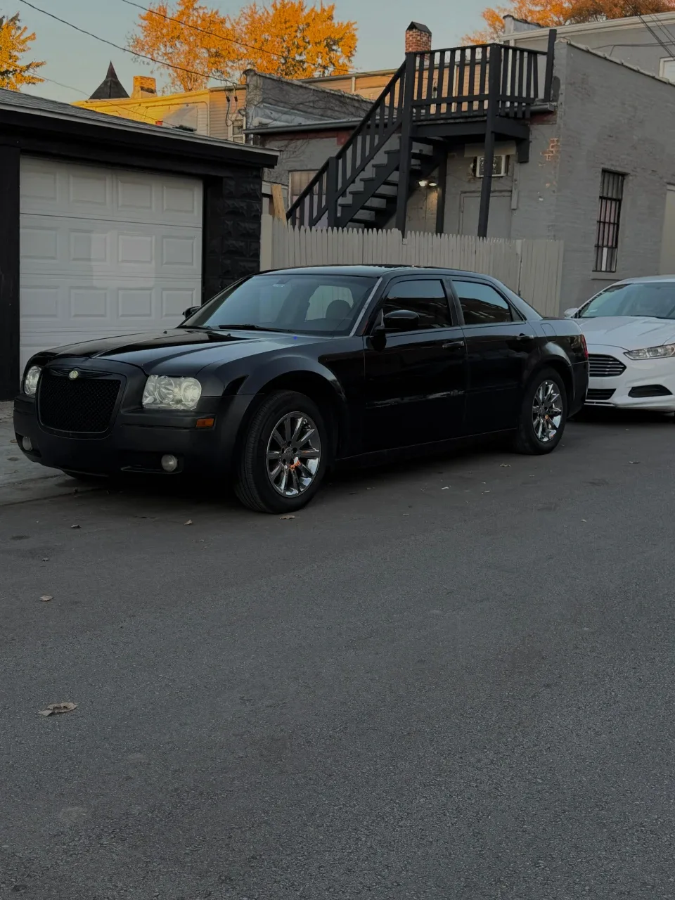 Chrysler 300 Sedan - Black image indicator(7)