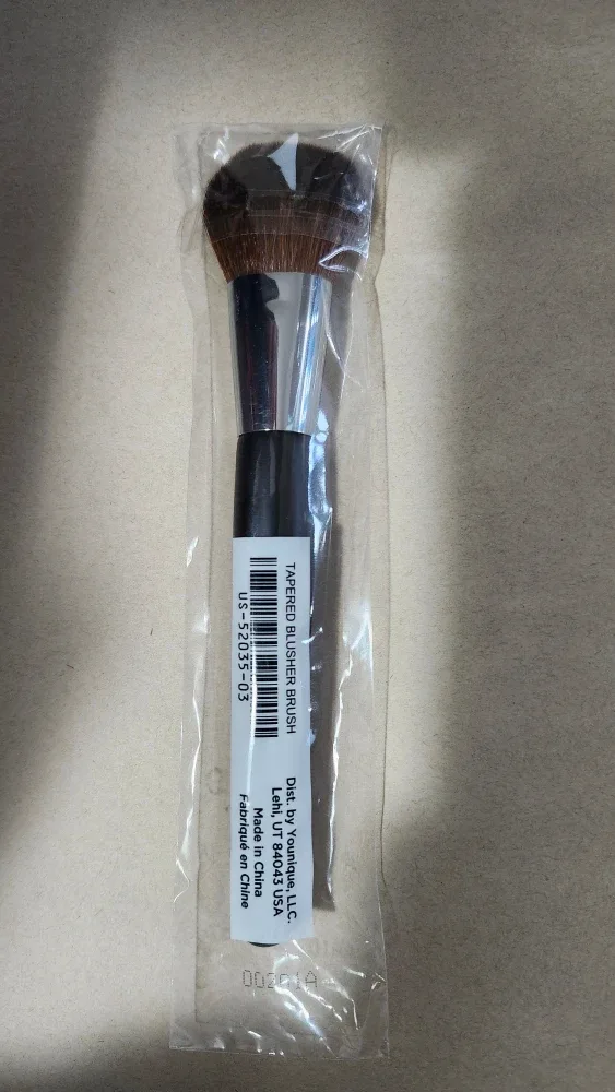 Younique Tapered Blusher Brush - New! image indicator(3)