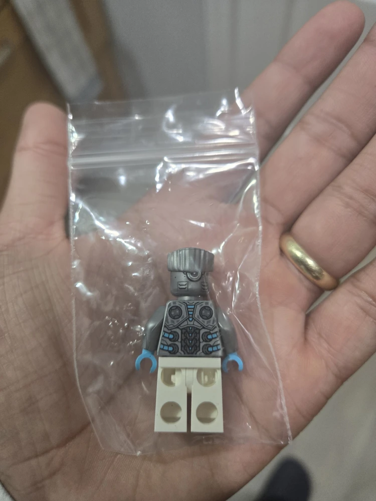LEGO Ninjago zane  Minifigure ( includes his ninja stars) - photo 2
