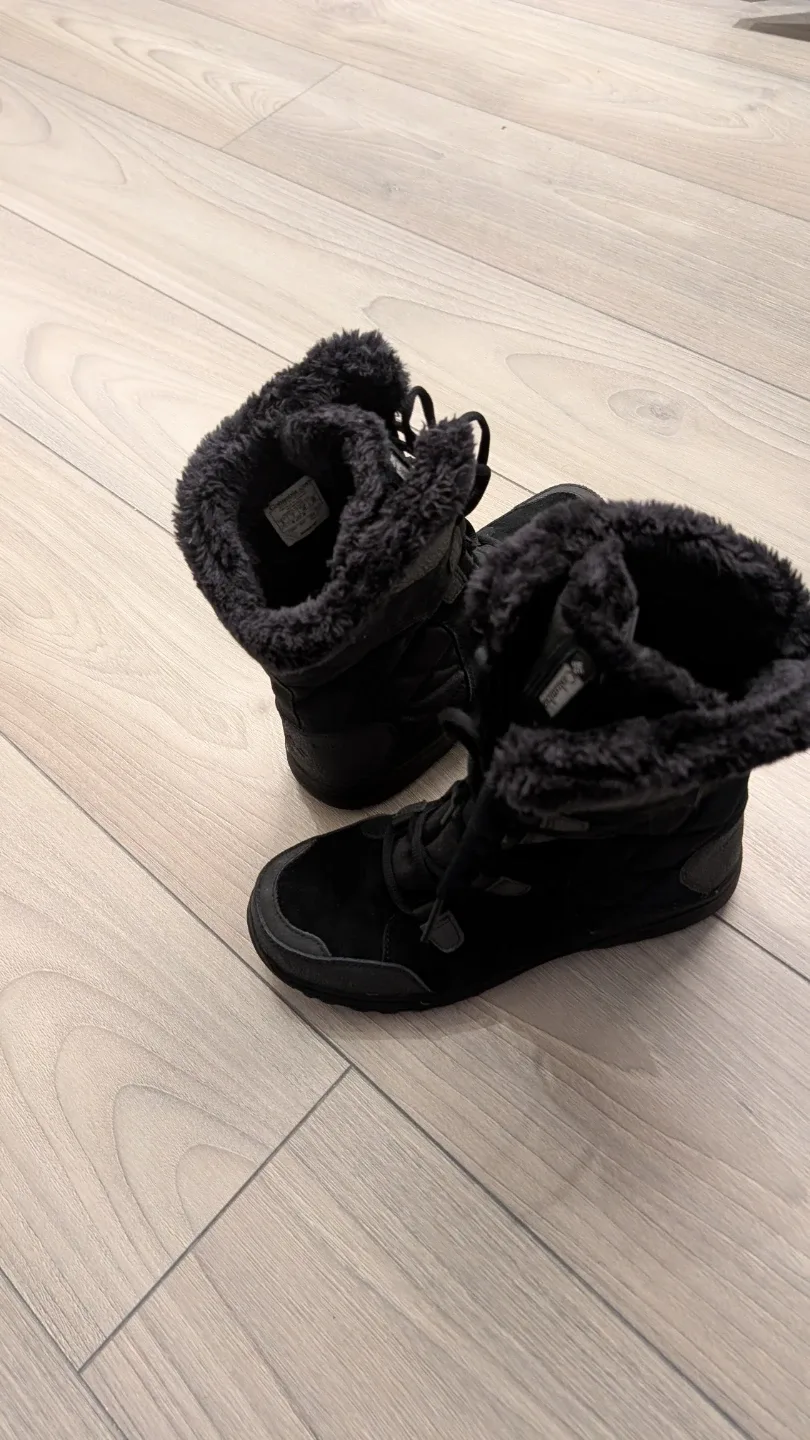 Columbia Black Winter Boots - Size 9