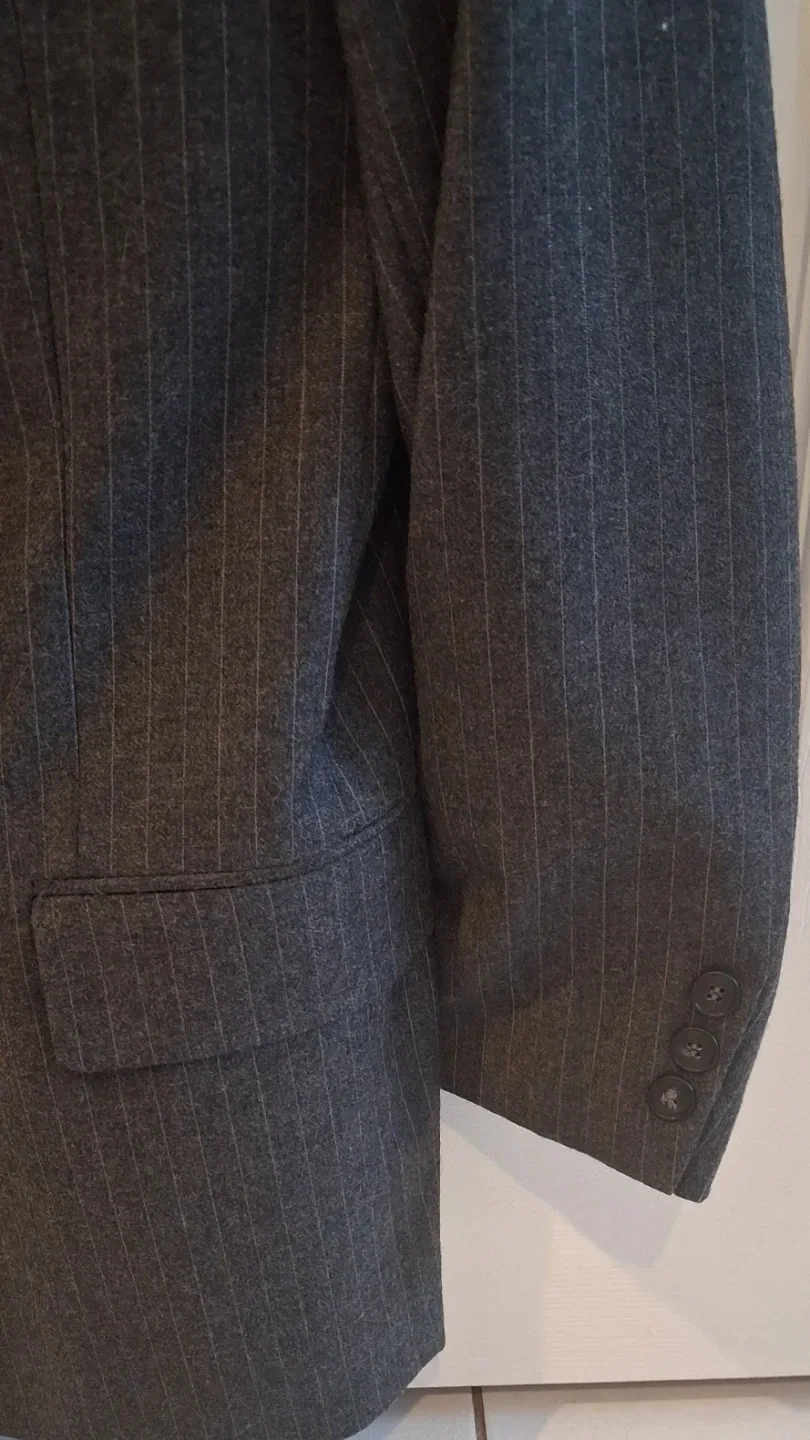 Grey Pinstripe Pure Virgin Wool Blazer image indicator(4)