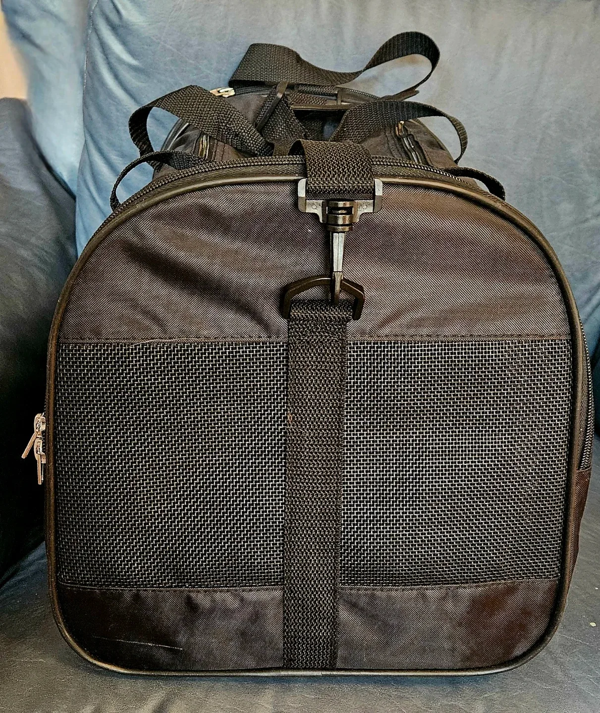 Black Pet Carrier - Like New! ✨️🥕 image indicator(3)