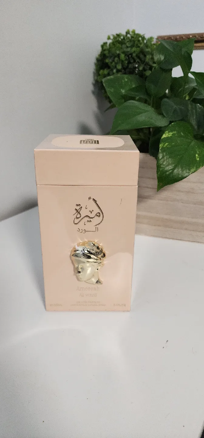 Assorted oud perfume image indicator(4)