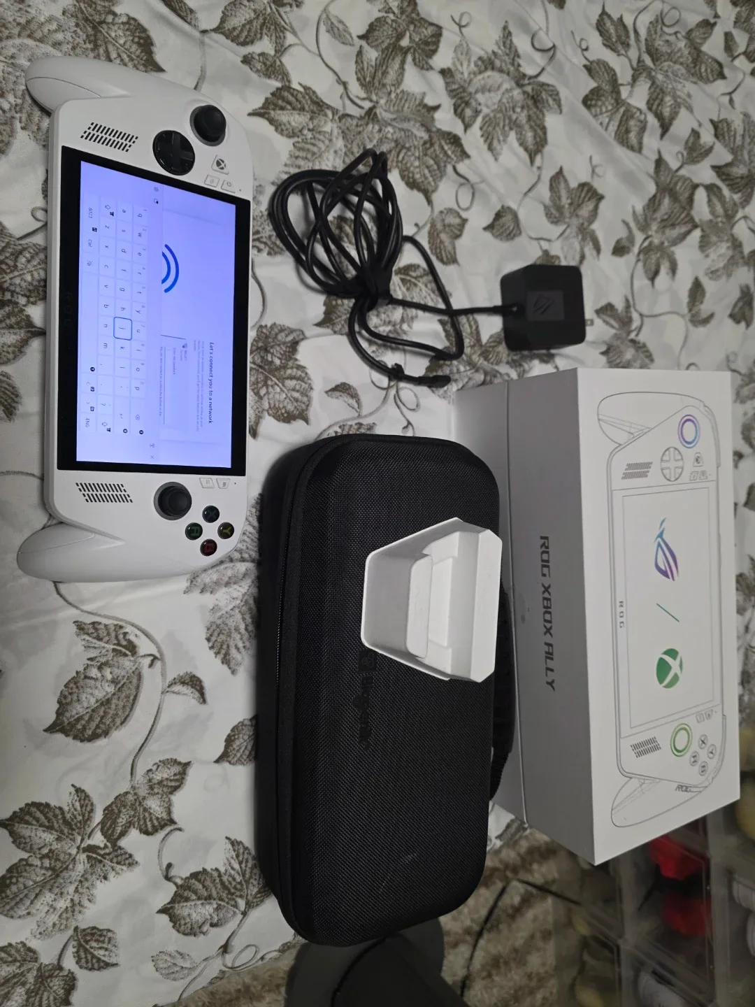 ROG Xbox Ally Handheld Gaming Console image indicator(2)