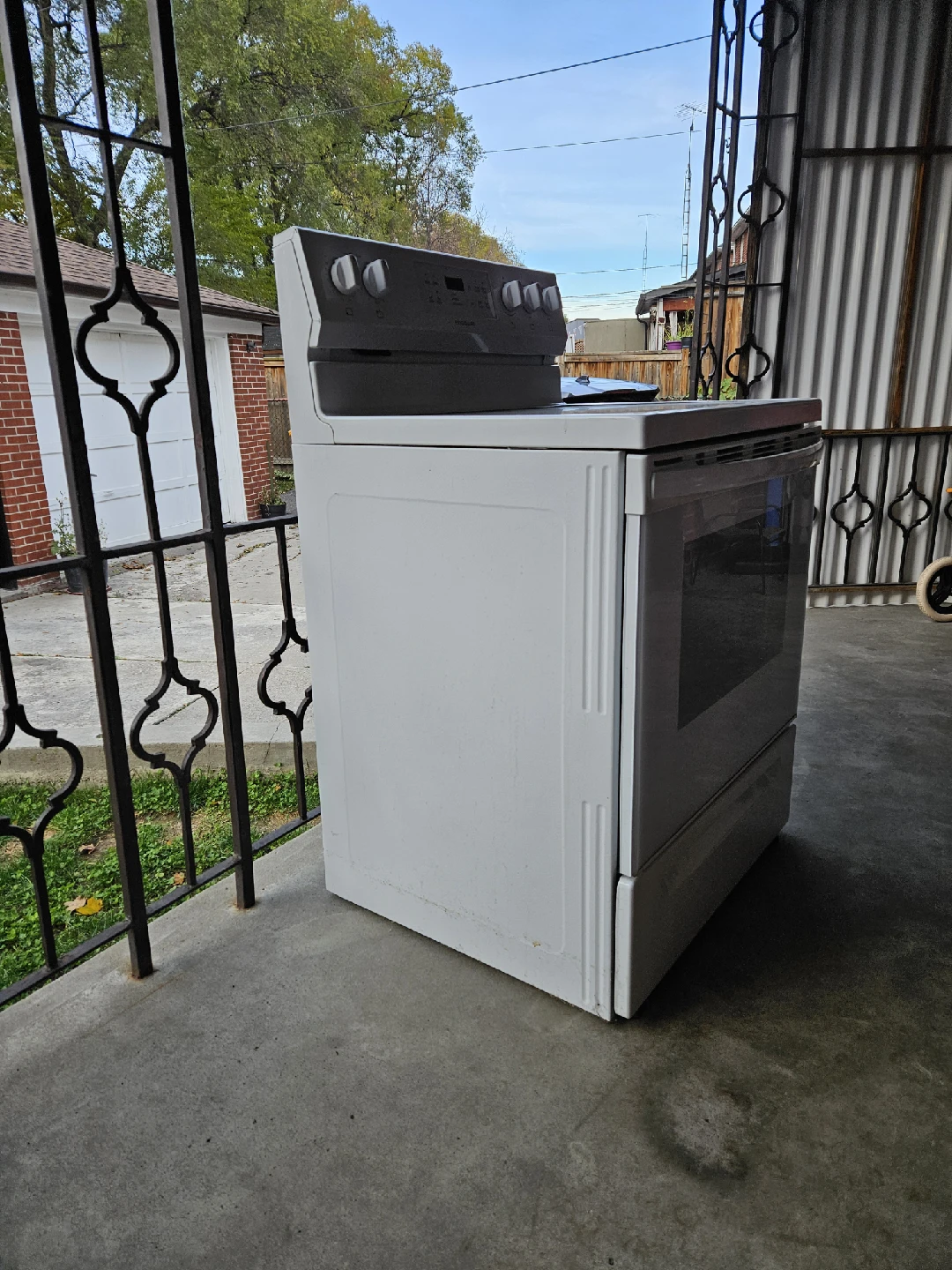 Frigidaire Electric Range - White - photo 3