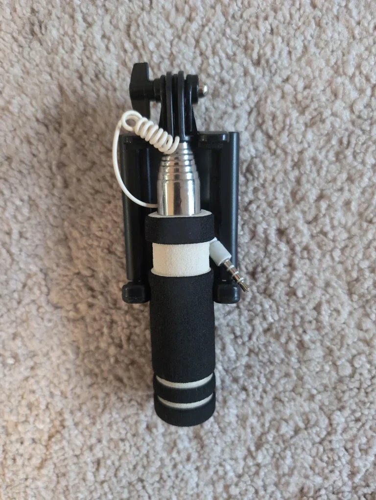 Unitron Paparazzi Stick - Like New! image indicator(3)