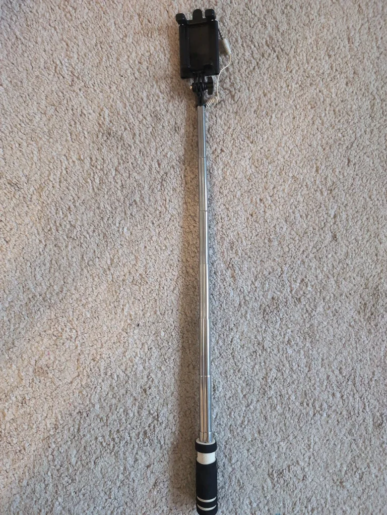 Unitron Paparazzi Stick - Like New! image indicator(4)